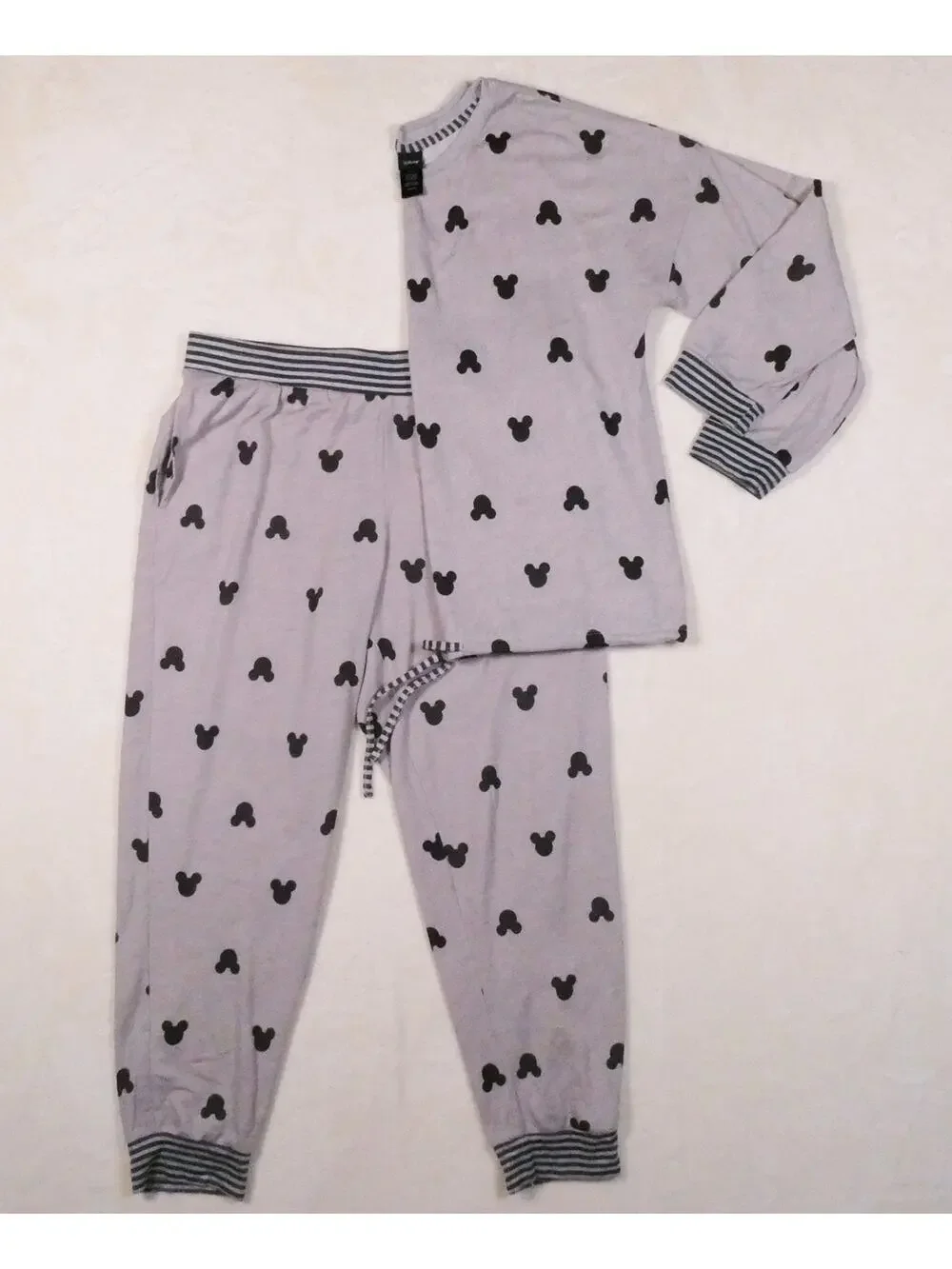 Disney Grey Black Mickey Mouse Pajamas Size L 2 Pc Set Soft Long Sleeve & Pants - Picture 1 of 12